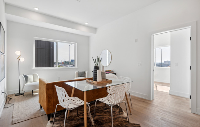 2 beds, 1 bath, 650 sqft, $1,699, Unit Unit 402