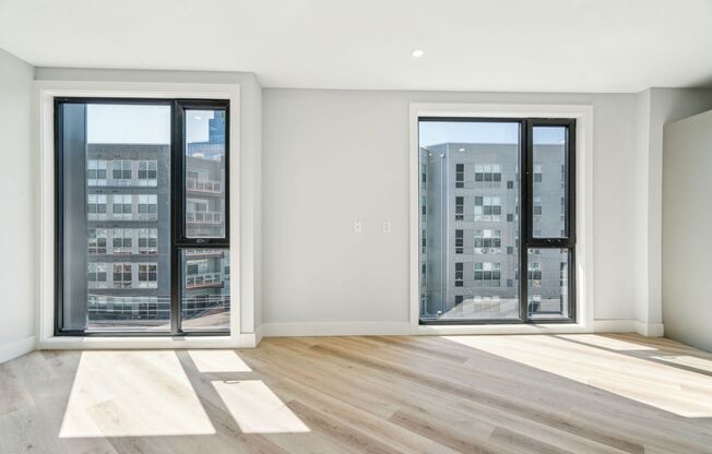 2 beds, 1 bath, $2,700, Unit 206