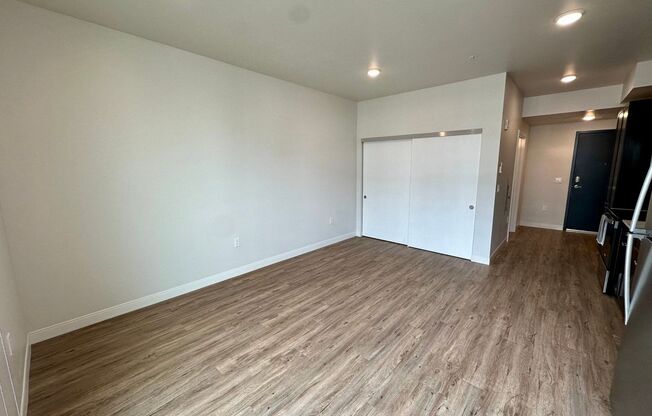 Studio, 1 bath, 430 sqft, $1,449, Unit Unit 512