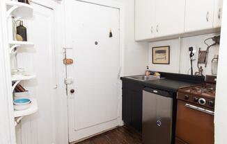 1 bed, 1 bath, $4,000, Unit 3A