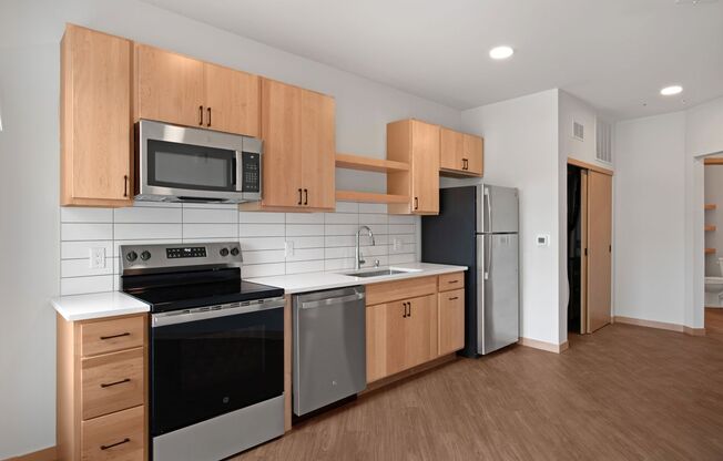 1 bed, 1 bath, 638 sqft, $1,595, Unit 147