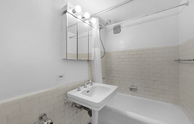 Studio, 1 bath, $2,550, Unit 1706