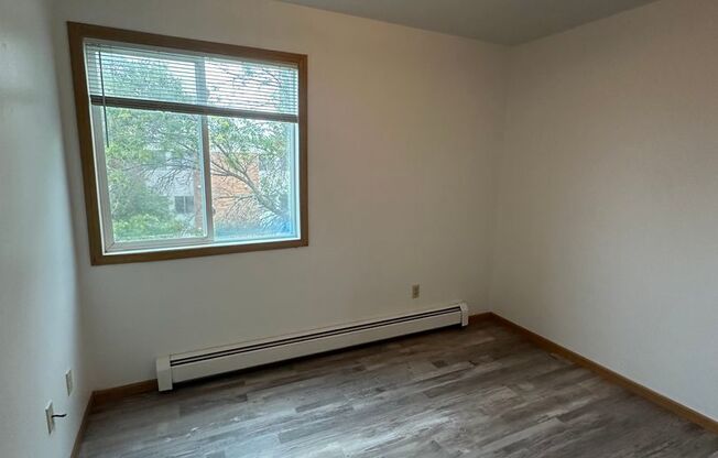 2 beds, 1 bath, 642 sqft, $850, Unit 24