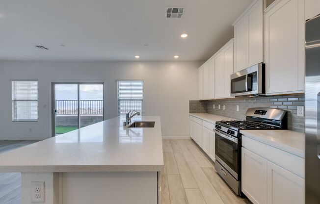3 beds, 3 baths, $2,750, Unit UNIT 1140