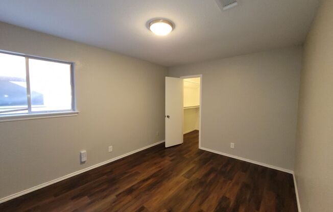 2 beds, 1.5 baths, $1,275, Unit 5829 Sundance Lane