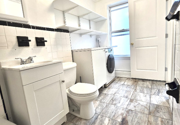 196 W 9 ST