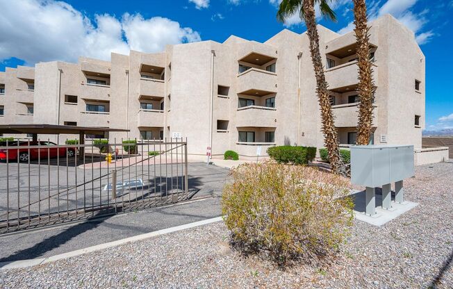 Waterfront Furnished 2BR Condo with Great RIVER & MOUNTAIN VIEWS