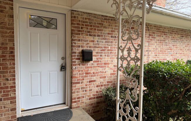 AVAILABLE NOW 2 BEDROOM 2 BATH DUPLEX IN TCU AREA