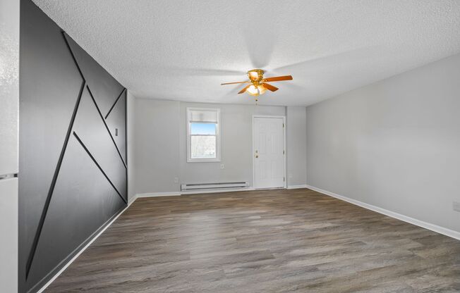 1 bed, 1 bath, 700 sqft, $1,000, Unit J4 (1BR)