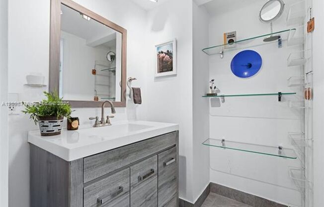 2 beds, 2 baths, $4,500, Unit # 3124