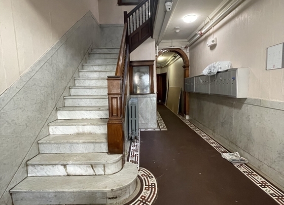 2 beds, 1 bath, 821 sqft, $3,500, Unit 7