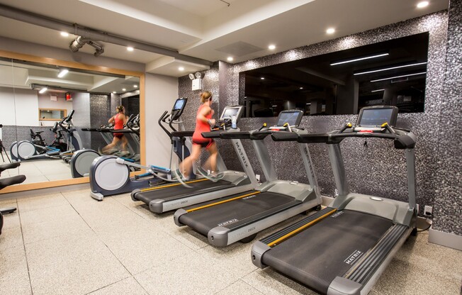 1 bed, 1 bath, 629 sqft, $4,725, Unit 29D