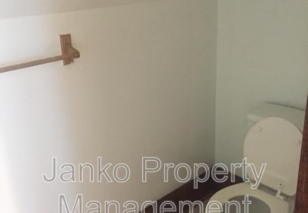 2855 E 82nd St, Chicago IL