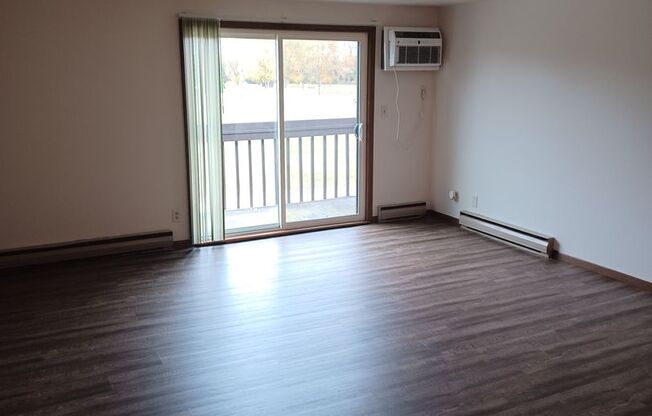 2 beds, 1 bath, $969, Unit 1015 203