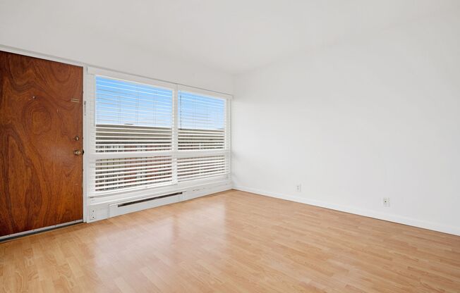 Studio, 1 bath, 355 sqft, $1,275, Unit 301