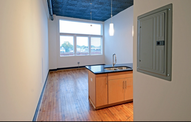 1 bed, 1 bath, 690 sqft, $1,320, Unit Unit 303