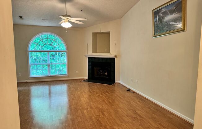 Condo for Rent: 433 Ivy Glen, 2-Bedroom, 2-Bath on the 4th Floor in Winston-Salem, NC