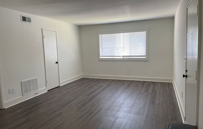 2 beds, 1 bath, 700 sqft, $1,500, Unit 230-30