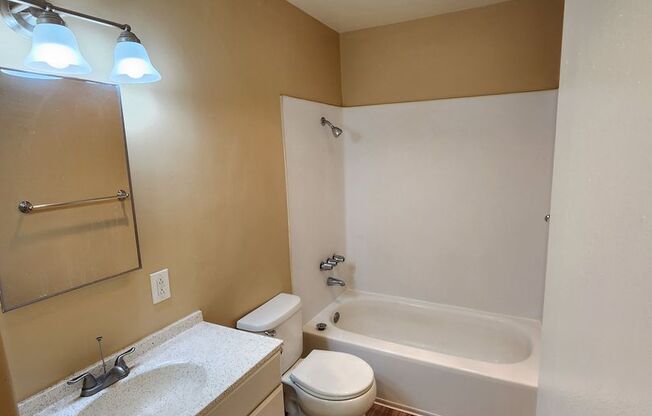 Studio, 1 bath, 350 sqft, $1,650, Unit 121