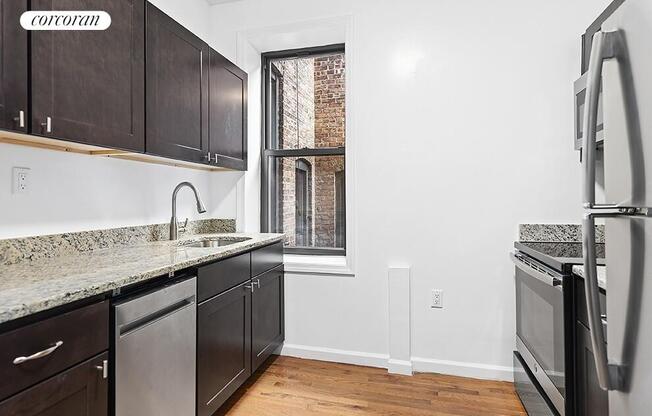 530 W 123 ST