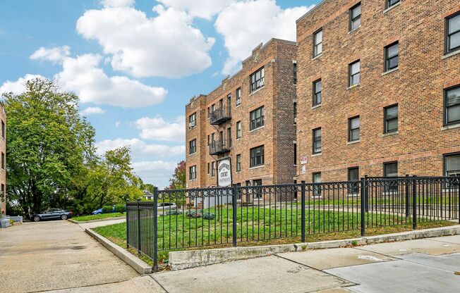 1 bed, 1 bath, $2,400, Unit 5S-7