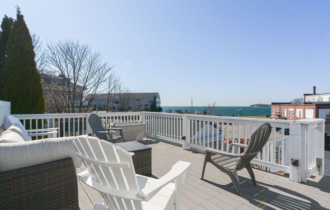 3 beds, 2 baths, $4,200, Unit Harbortown Hideaway