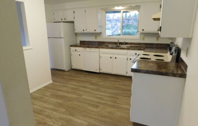 3Bd/2Ba Single Story Home - Available to View!