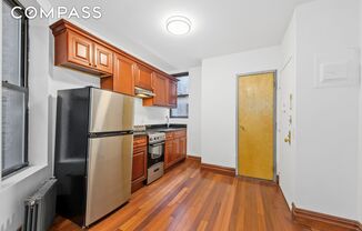 2 beds, 1 bath, $3,200, Unit 4W