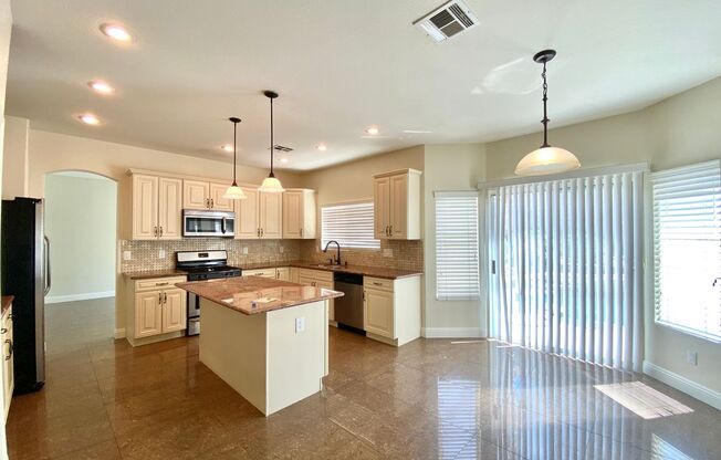 Great location house in Green Valley