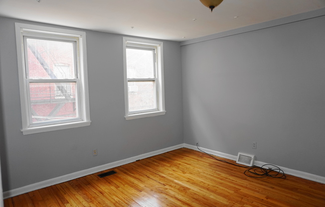 1 bed, 1 bath, $899, Unit 2nd Flr