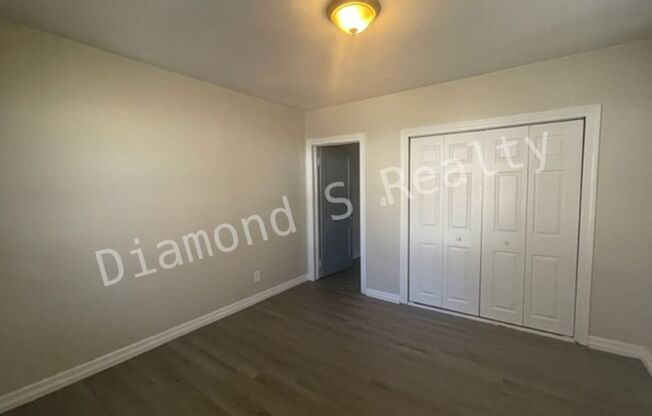 2 beds, 1 bath, $899