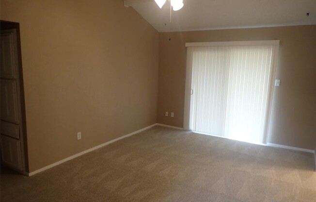 903 MEADOWLARK DR