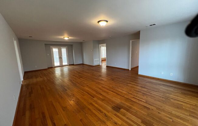 2 beds, 1 bath, $2,995