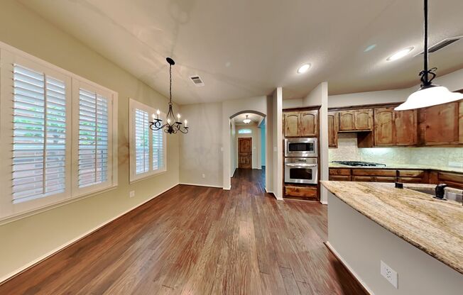 GORGEOUSE HOME IN A GATED COMMUNITY!