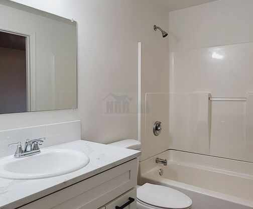 2 beds, 1 bath, 810 sqft, $1,875, Unit 17517