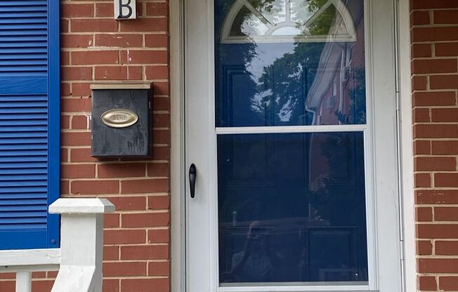 Adorable Townhouse with All Appliances Near Duke West & Hospital