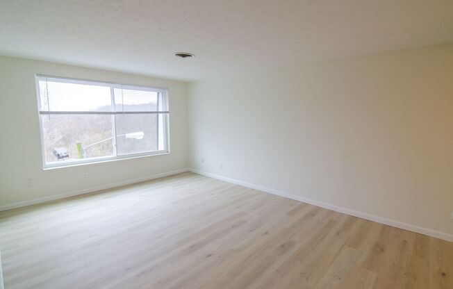 2 beds, 1 bath, $1,095, Unit 5465-26