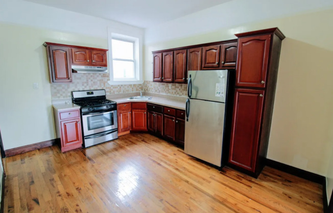 3 beds, 1 bath, $4,200, Unit 4