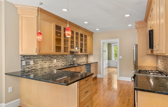 3 beds, 2 baths, 1,885 sqft, $5,250, Unit 4