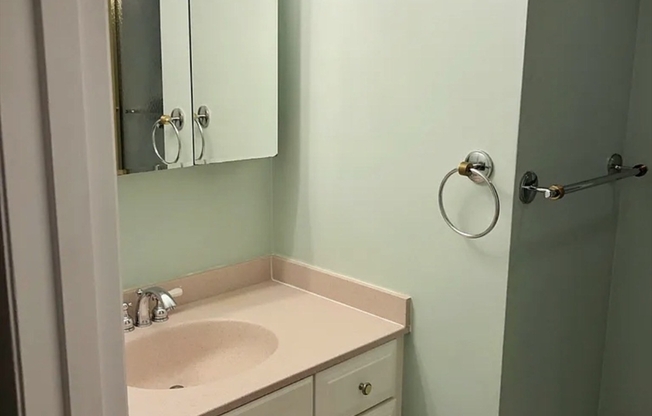 2 beds, 1.5 baths, 980 sqft, $2,595, Unit A104