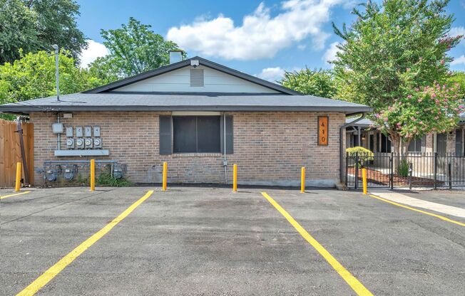 408 Regina St Unit #4 | SUMMER APPLICATION SPECIALS APPLY NOW!