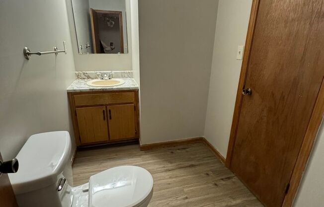 2 beds, 1.5 baths, $895, Unit #Y-1