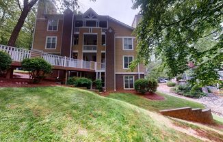 Clean and neat condo in the heart of Eastover!