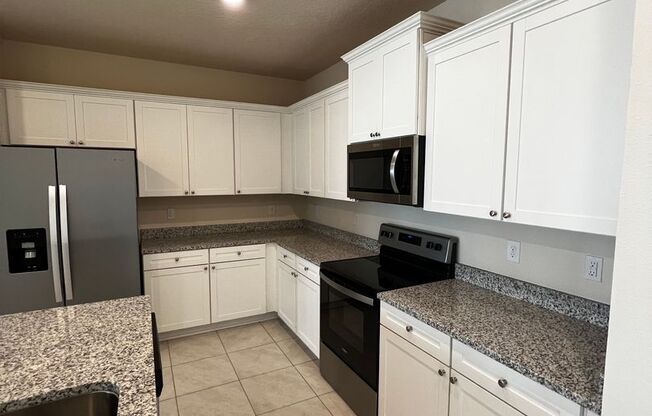 3/2.5 Townhome in Bridgewater Community!