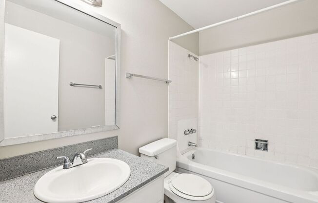 2 beds, 1 bath, 832 sqft, $1,479, Unit 4-40