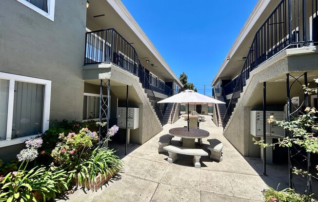 2 beds, 1 bath, $2,595, Unit 2224