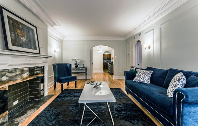 225 E CHESTNUT