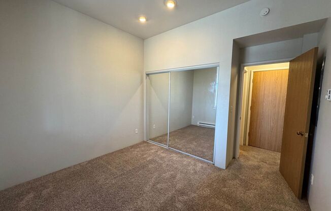 1 bed, 1 bath, 617 sqft, $1,275, Unit 1111