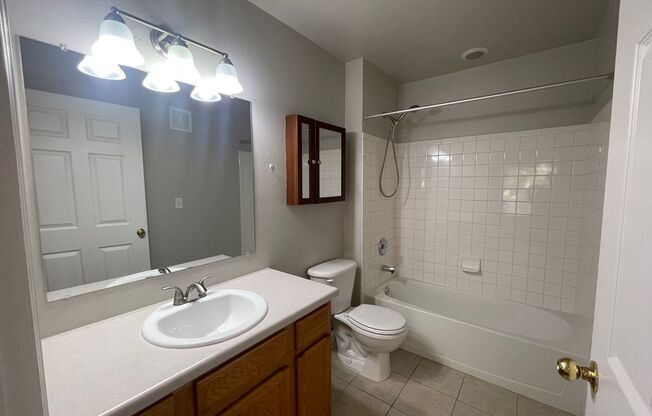 2 beds, 2 baths, $2,075, Unit Unit 103