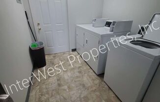 2 beds, 1 bath, 975 sqft, $1,495, Unit 007